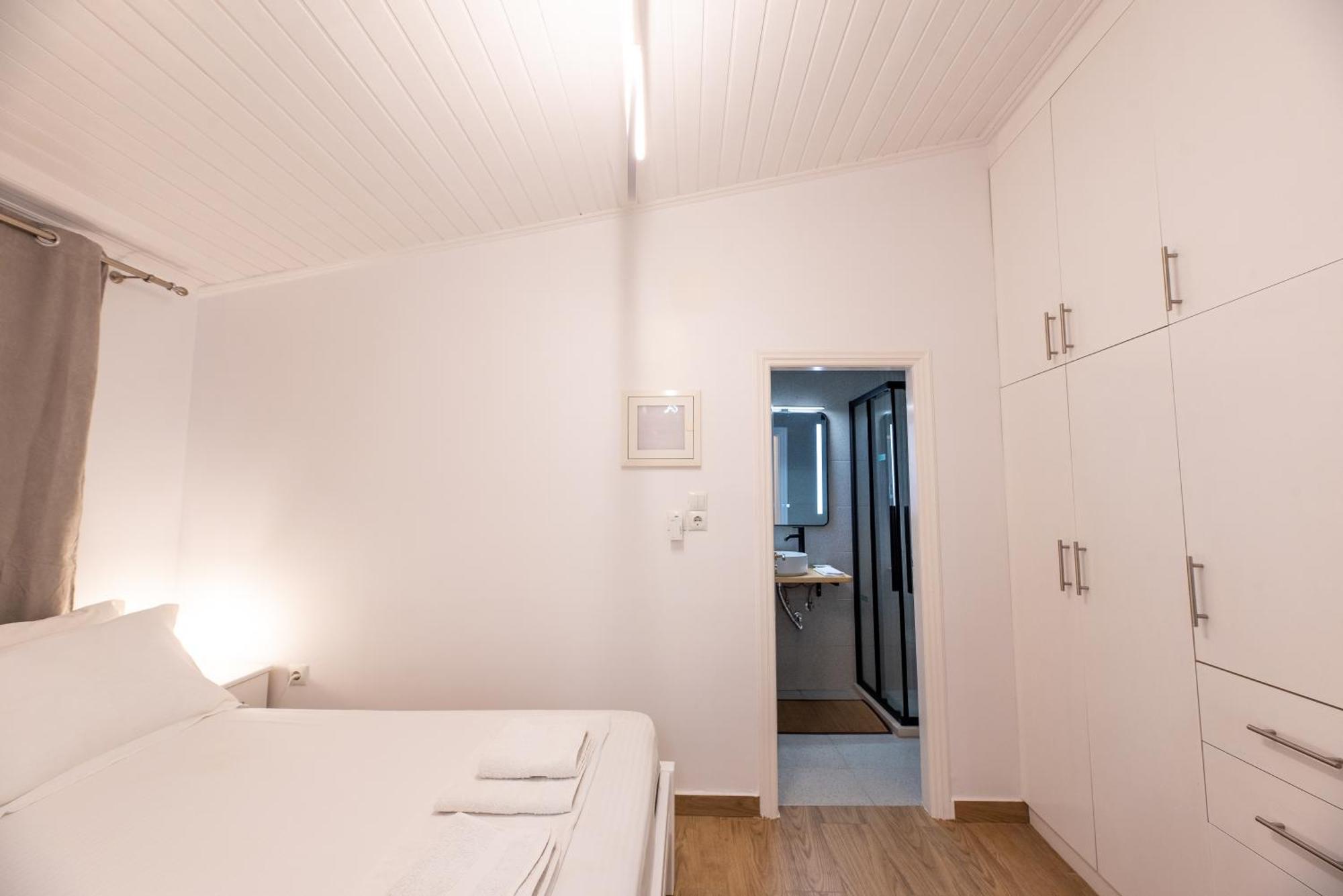 Eden - A Night Near Athens Int Arpt Apartman Szpáta Kültér fotó