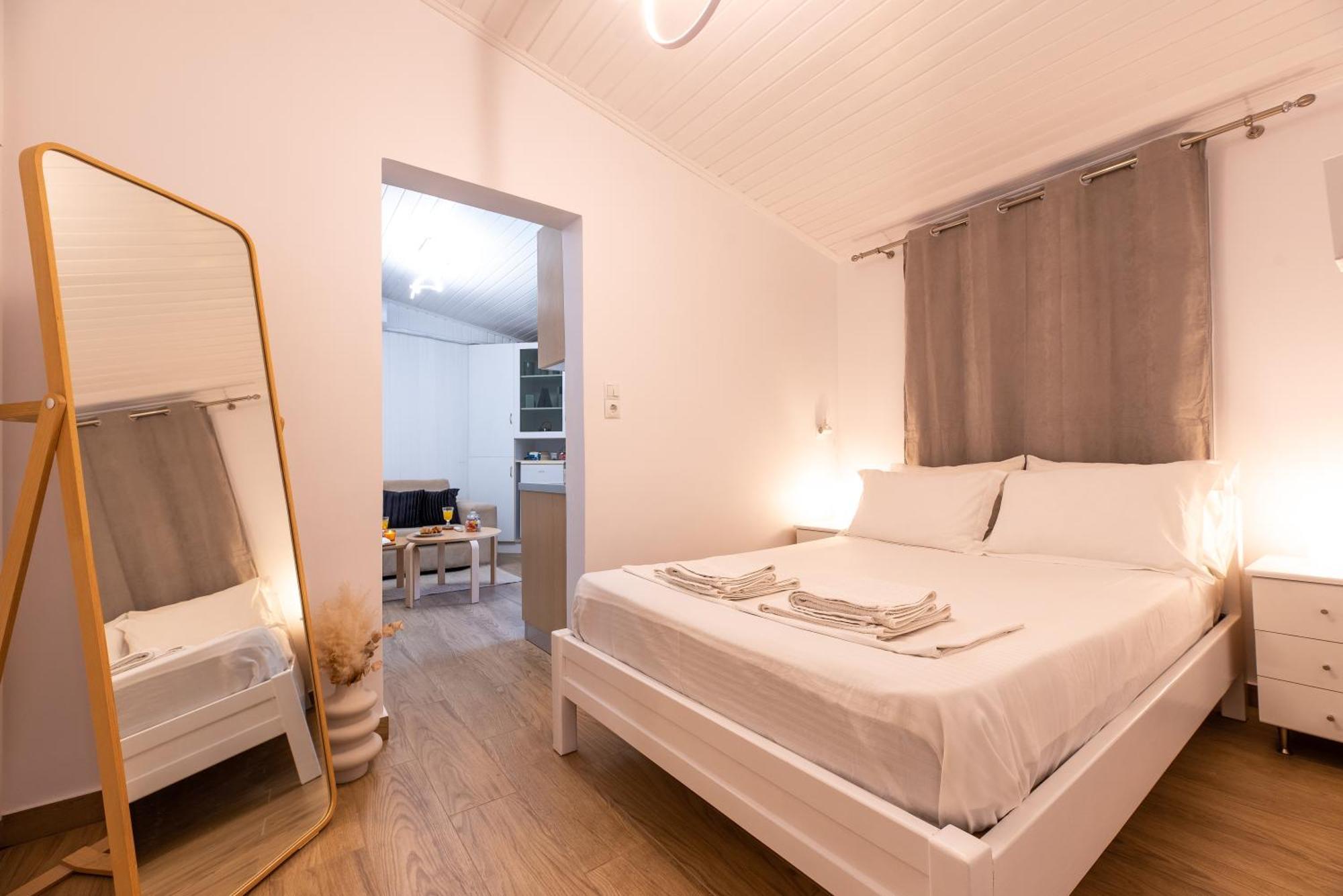 Eden - A Night Near Athens Int Arpt Apartman Szpáta Kültér fotó