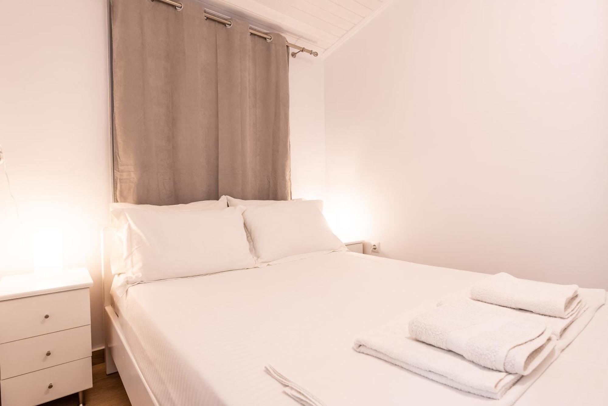 Eden - A Night Near Athens Int Arpt Apartman Szpáta Kültér fotó